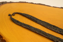 Lade das Bild in den Galerie-Viewer, 24-30cm Pompona „Jumbo Finger“ Vanille Schoten
